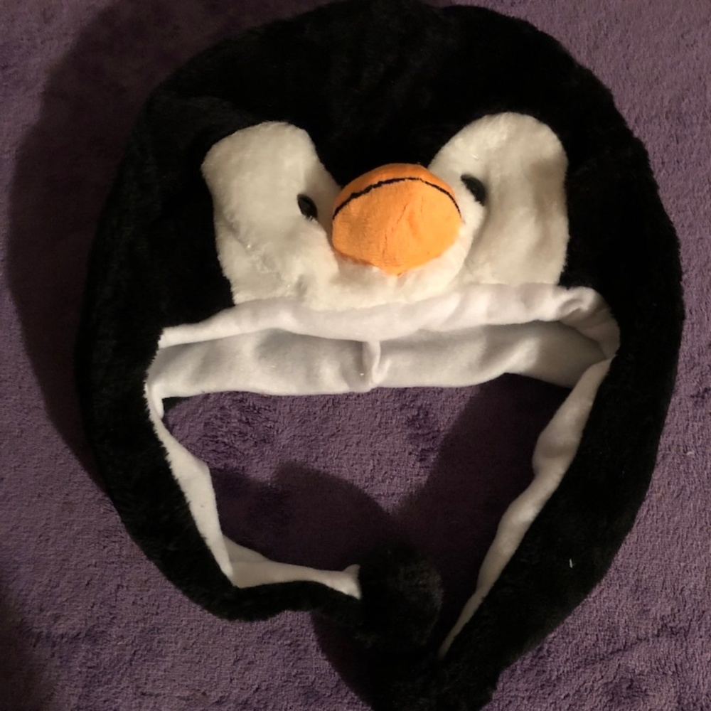 Penquin Kid's Toboggan 100% polyester, brand new!